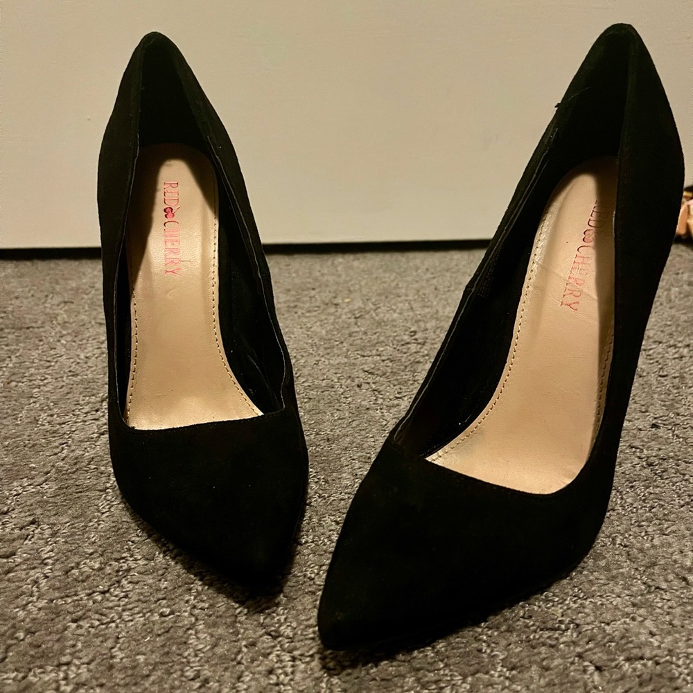 Black red cherry heels sz 6 gently used